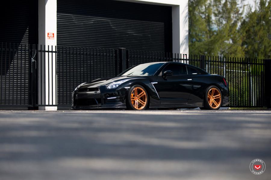  Nissan GT-R on Vossen Wheels (CG-202) 2017 года  (фото 7 из 51)